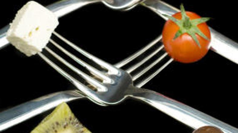 Telesu potrebne hranljive snovi zagotovite s pestro prehrano.