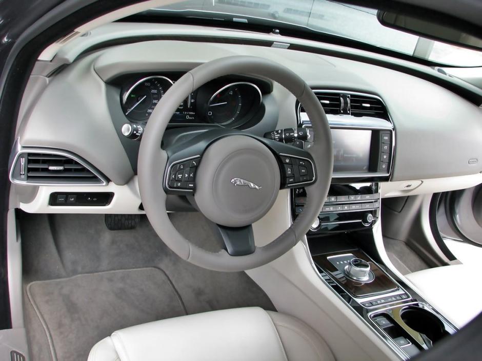 Jaguar XE | Avtor: Andrej Leban