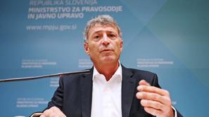 Slovenija 30.01.2013 Senko Plicanic, novinarska konferenca ministra v odstopu Se