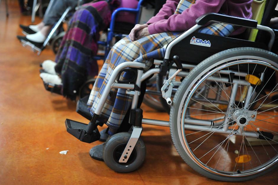 slovenija 29.01.14, invalidski vozicek, nepokretni, Zeljada, Dom starejsih Fuzin | Avtor: Anže Petkovšek