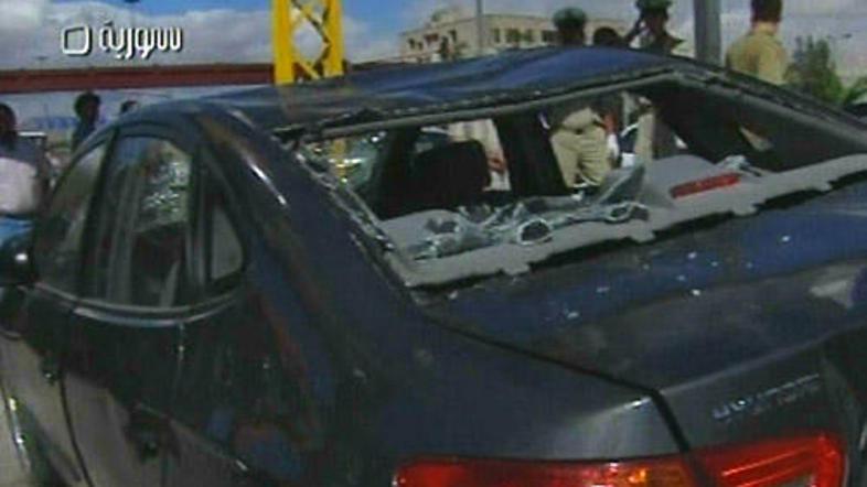 V eksploziji avto bombe naj bi umrlo 17 ljudi, 14 je ranjenih.