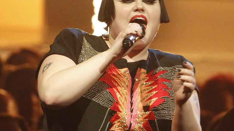 "Ko smo bili mlajši, je bil naš cilj, da ljudje na našo glasbo plešejo," Beth Di