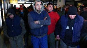 Več deset tisoč delavcev je že moralo zapustiti Slovenijo. Bodo kdaj dočakali pr