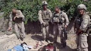 Posnetek, ki naj bi prikazoval ameriške vojake, ki urinirajo na trupla talibanov