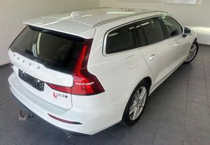 Volvo V60 D3 Momentum Pro Avt+4 ALU.USNJE.NAVI.4X4.TOP