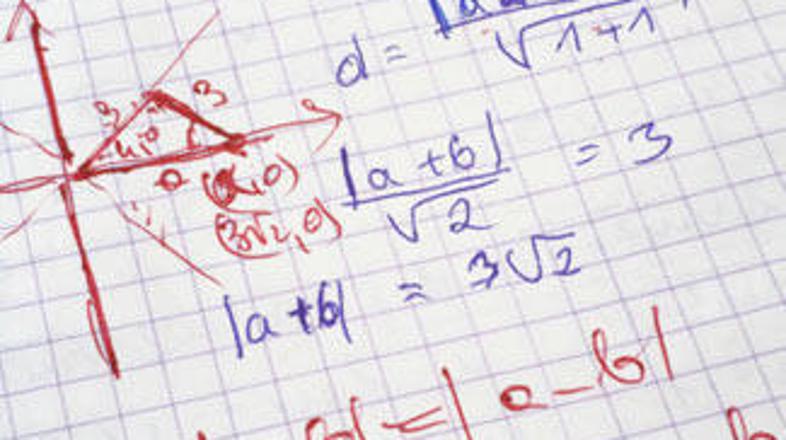 Rdeča barva otroke preveč vznemirja, menijo v šolah v Veliki Britaniji.
