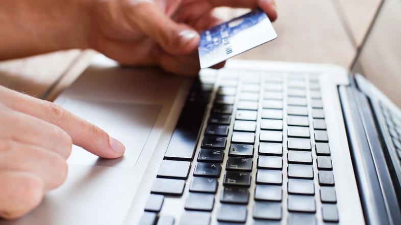 računalnik bančna kartica spletno nakupovanje spletni nakup