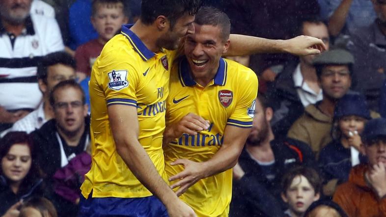 Podolski Giroud Fulham Arsenal