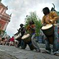 Takole se je na Prešernovem trgu v Ljubljani z nastopom afriške skupine Les Frer