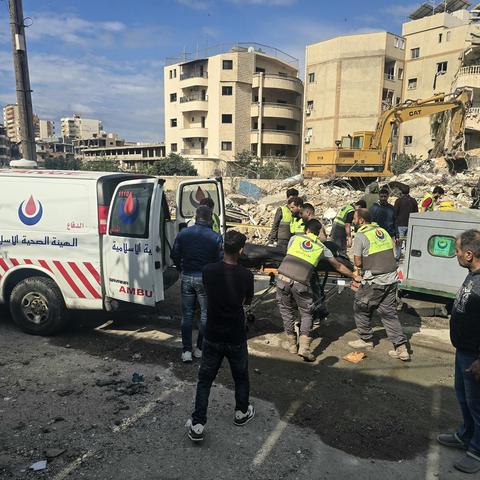 reševalci v libanonskem mestu Tyre