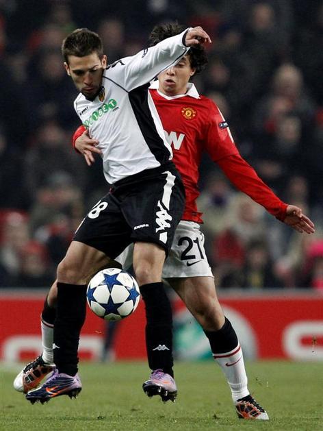(Manchester United - Valencia) Rafael in Jordi Alba