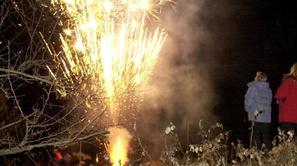 Uporaba pirotehničnih izdelkov, katerih glavni učinek ni pok, je dovoljena le do