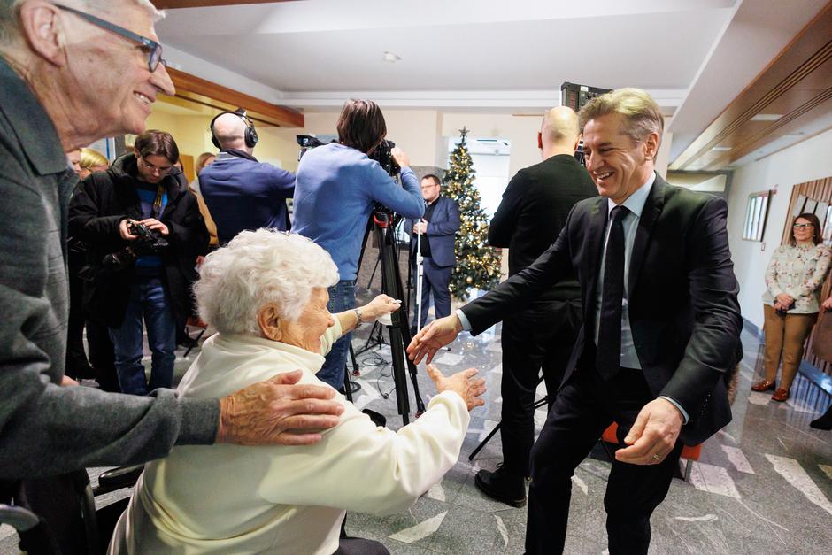 obisk predsednika vlade v DSO Ilirska Bistrica Robert Golob | Avtor: Nebojša Tejić/STA