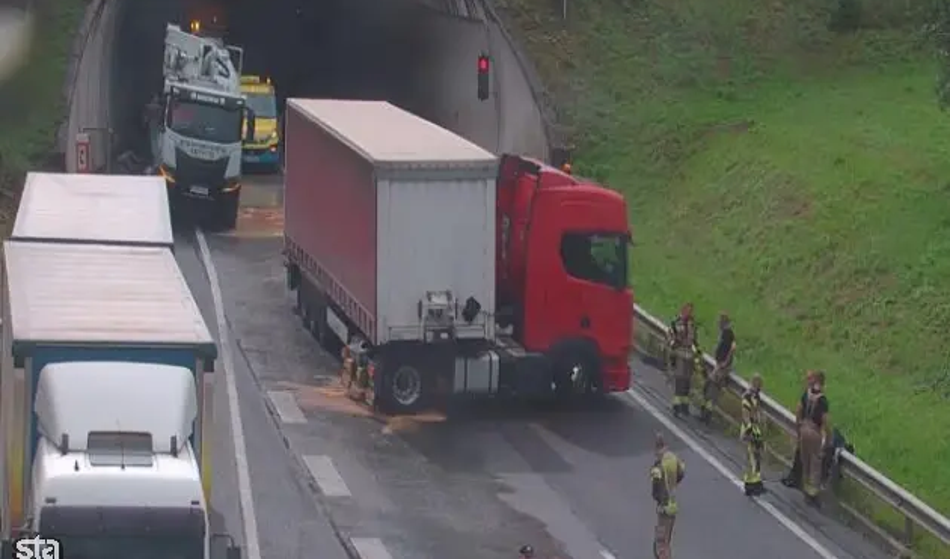 Prometna nesreča zaprla avtocesto, tukaj je možen obvoz