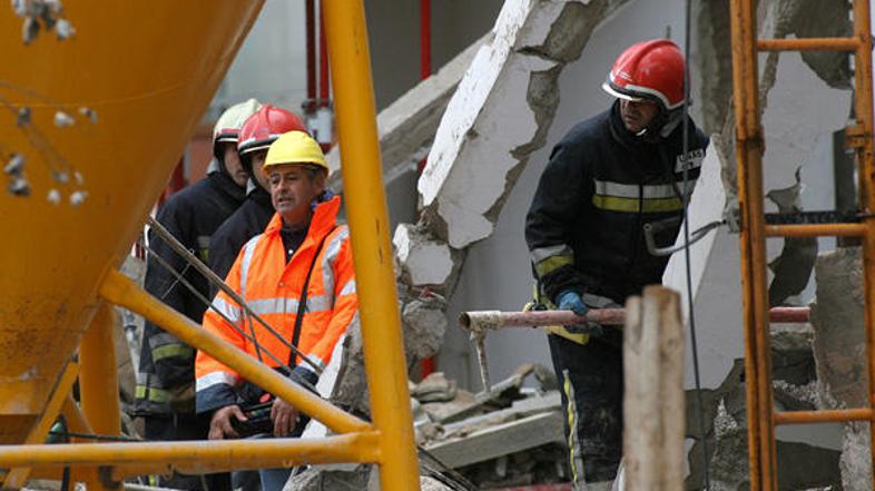 Pogrešajo še najmanj dva človeka (slika je simbolična). © AFP