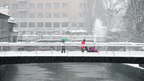 "Sol, ki ni na bazi klorida, je precej dražja od navadne soli za posipanje cest.