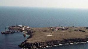 Kamen spotike je bil nadzor nad območjem v okolici Kačjega otoka, kjer naj bi se