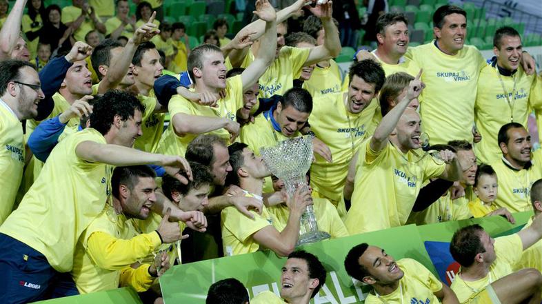 Smukavec Zec Diallo Elsner Aziri pokal naslov prvak veselje proslavljanje slavje