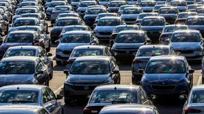 Volkswagen škoda parkirišče novi avti proizvodnja