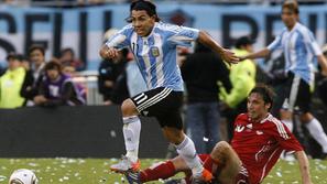 Carlos Tevez se bo moral zadovoljiti s svojim pravim priimkom na hrbtu. (Foto: R