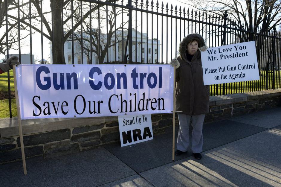 Po tragediji v Connecticutu | Avtor: EPA