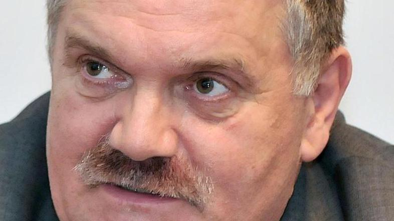 "Dursu sem samo izročil zahtevano dokumentacijo," pravi Golobičev odvetnik Miha 