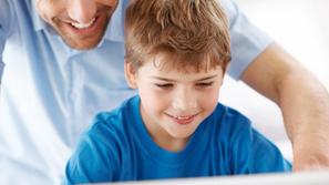 Kako pa vi skrbite za varno deskanje po spletu svojih otrok? (Foto: Shutterstock