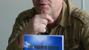 Semir Osmanagić je leta 2005 v javnost dal idejo o piramidah v bosanskem kraju V