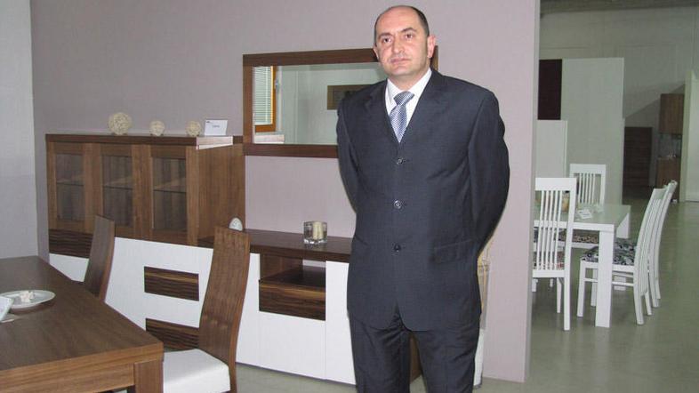 Pohištvo iz vezanega lesa jim, kot je povedal Rok Barbič, prinaša največ dohodka