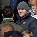 Wayne Rooney je pobegnil zvedavi javnosti. (Foto: Reuters)