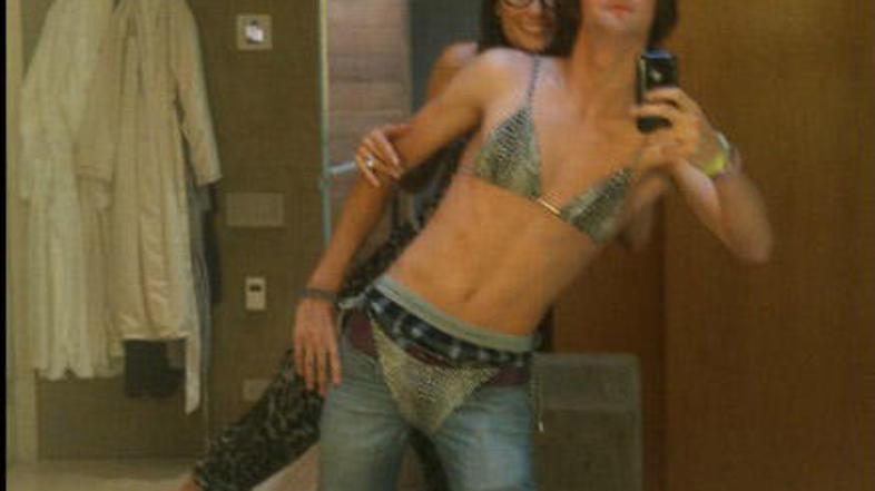 Kar si Demi zaželi, to Ashton naredi. Tudi v njene kopalke zleze, če je treba.