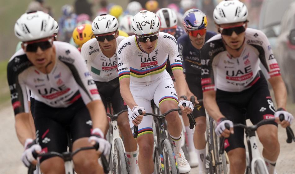 Pogačar na prvi tekmi sezone napadel 80 km pred ciljem