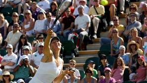 Wimbledon 2010 Marija Šarapova v akciji v prvem kolu.