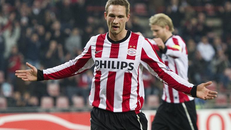 sport 23.02.12. PSV Eindhoven player Tim Matavz celebrates the 2-0 against Trabz