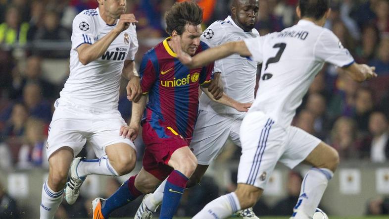 Lionel Messi Kaka Lass Diarra El Clasico Barcelona Real Madrid Liga prvakov povr