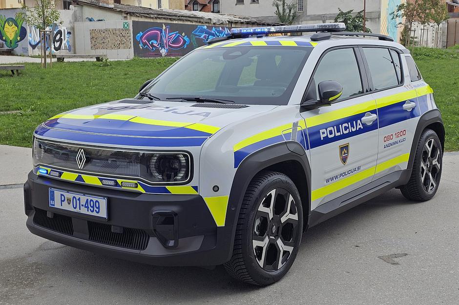 Policijski renault 4 E-tech | Avtor: Matija_Janežič