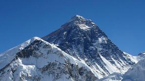 Mount Everest iz Kala Pattharja v Nepalu.