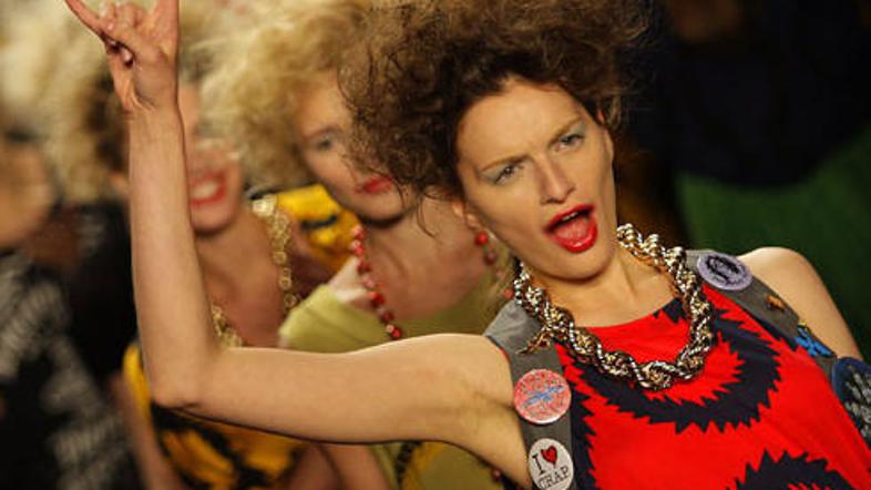Kolekcija Vivienne Westwood ostaja provokativna.