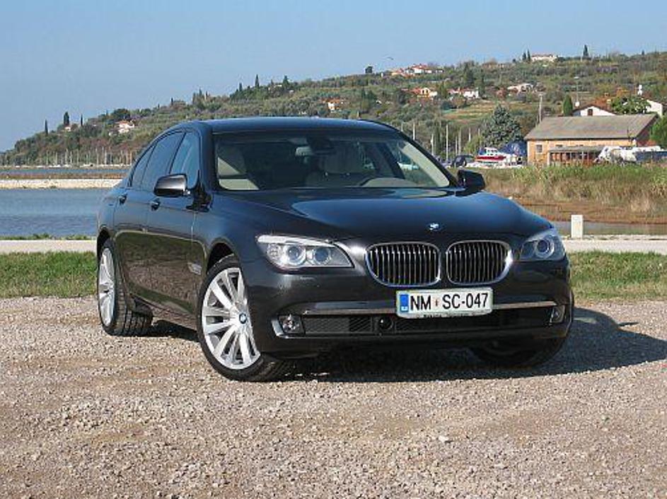 Novinec z oblikovnega stališča ne pomeni tako drastičnih sprememb kot predhodnik