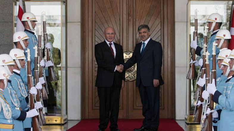 Predsednik Demetris Hristofias in vodja ciprskih Turkov Mehmet Ali Talat po prel