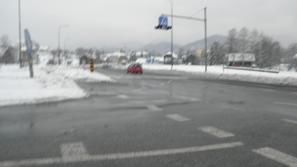 Zaradi lažje pretočnosti prometa iz smeri Bukovžlaka za smer Štore je v križišču