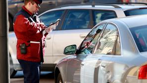 Po policistih bodo prekoračitve hitrosti kaznovali tudi mestni redarji. (Foto: B