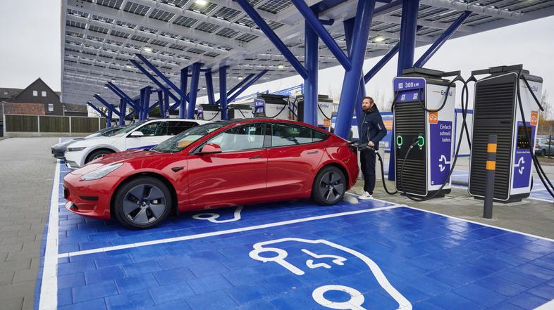 Električni avto, električna polnilnica, polnjenje