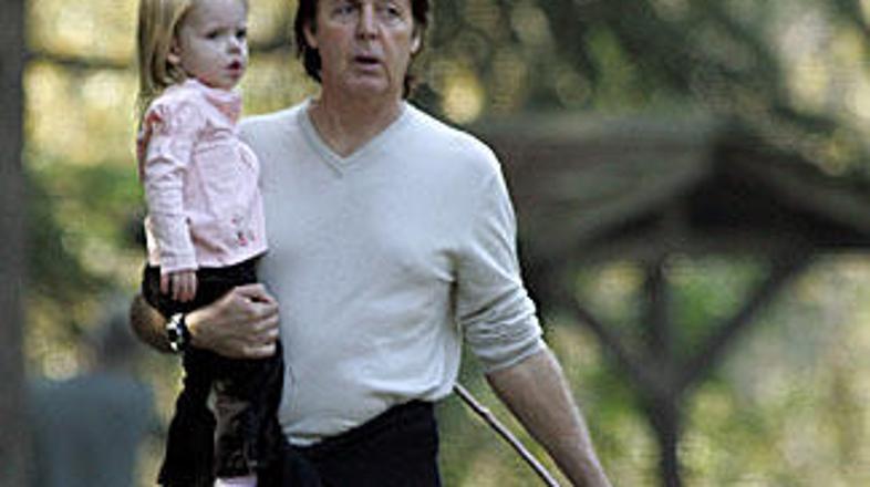 Paul s hčerkico Beatrice, ki jo imata s Heather.