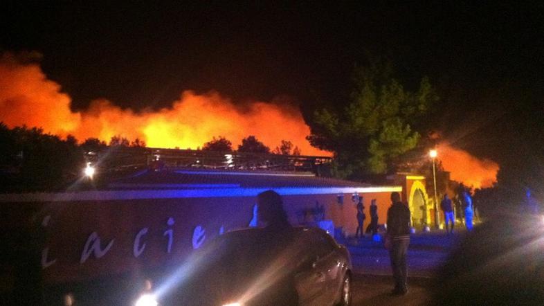 Požar v Vodicah na Hrvaškem.