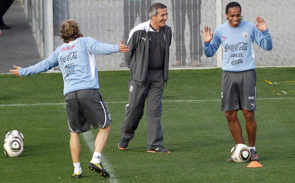 Diego Forlan Oscar Tabarez Alvaro Pereira