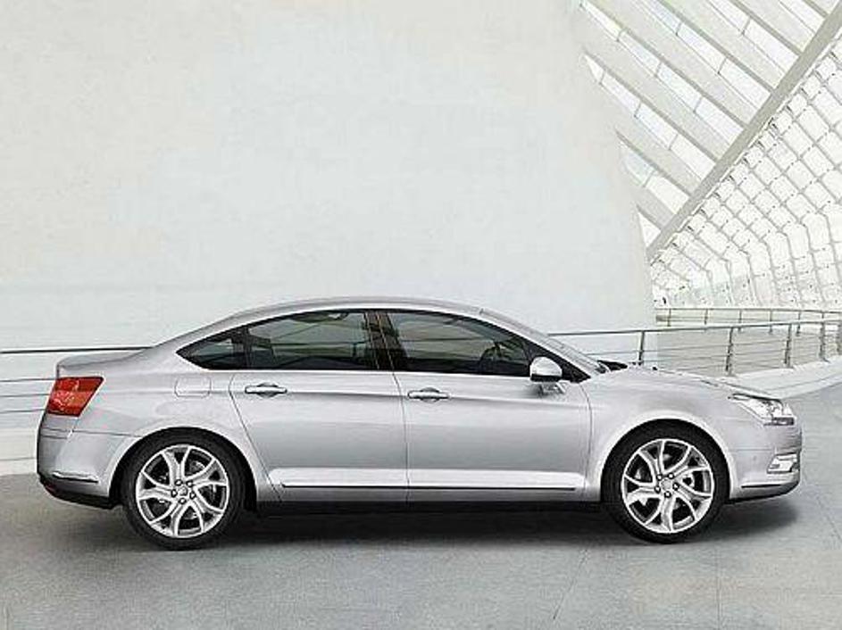 Novi C5 je v primerjavi s predhodnikom večji in prostornejši.