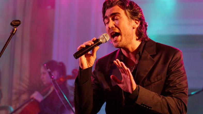 Jan tokrat sodeluje s simfoničnim orkestrom.