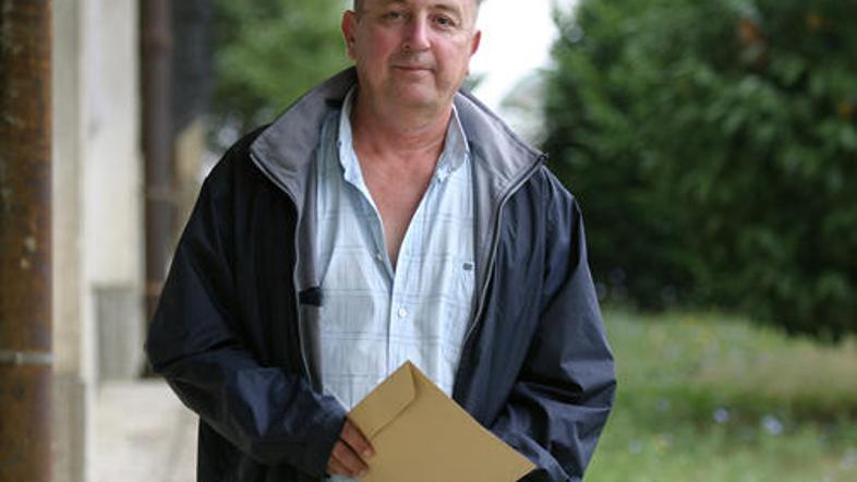 "Gantar se obnaša na klasičen način samodržca, ne želi se posvetovati niti v okv