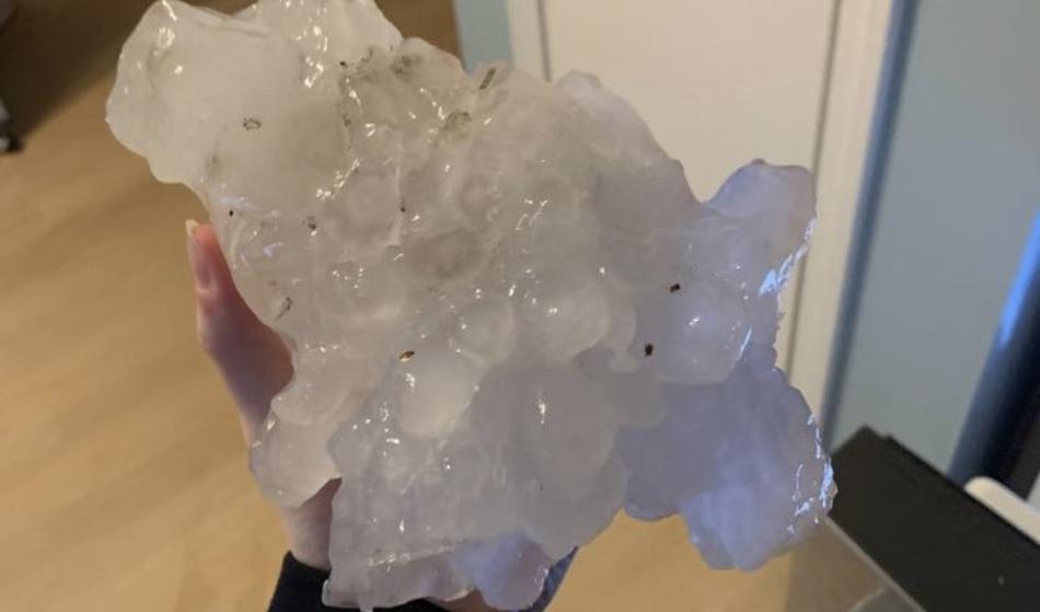 Tako velika toča ni padala še nikoli: Padel rekord, premer več kot 20 cm